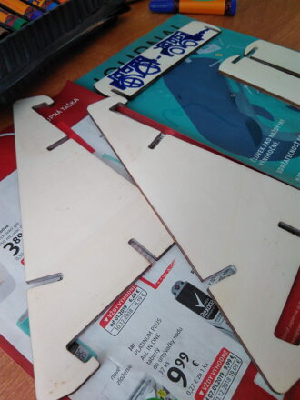 Stojan na tablet